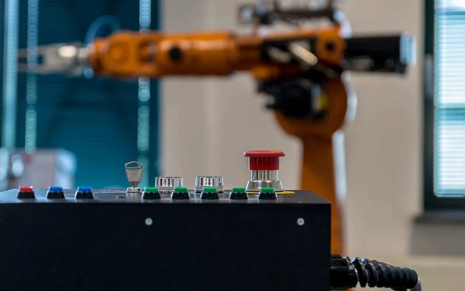 Robot, arm and technology